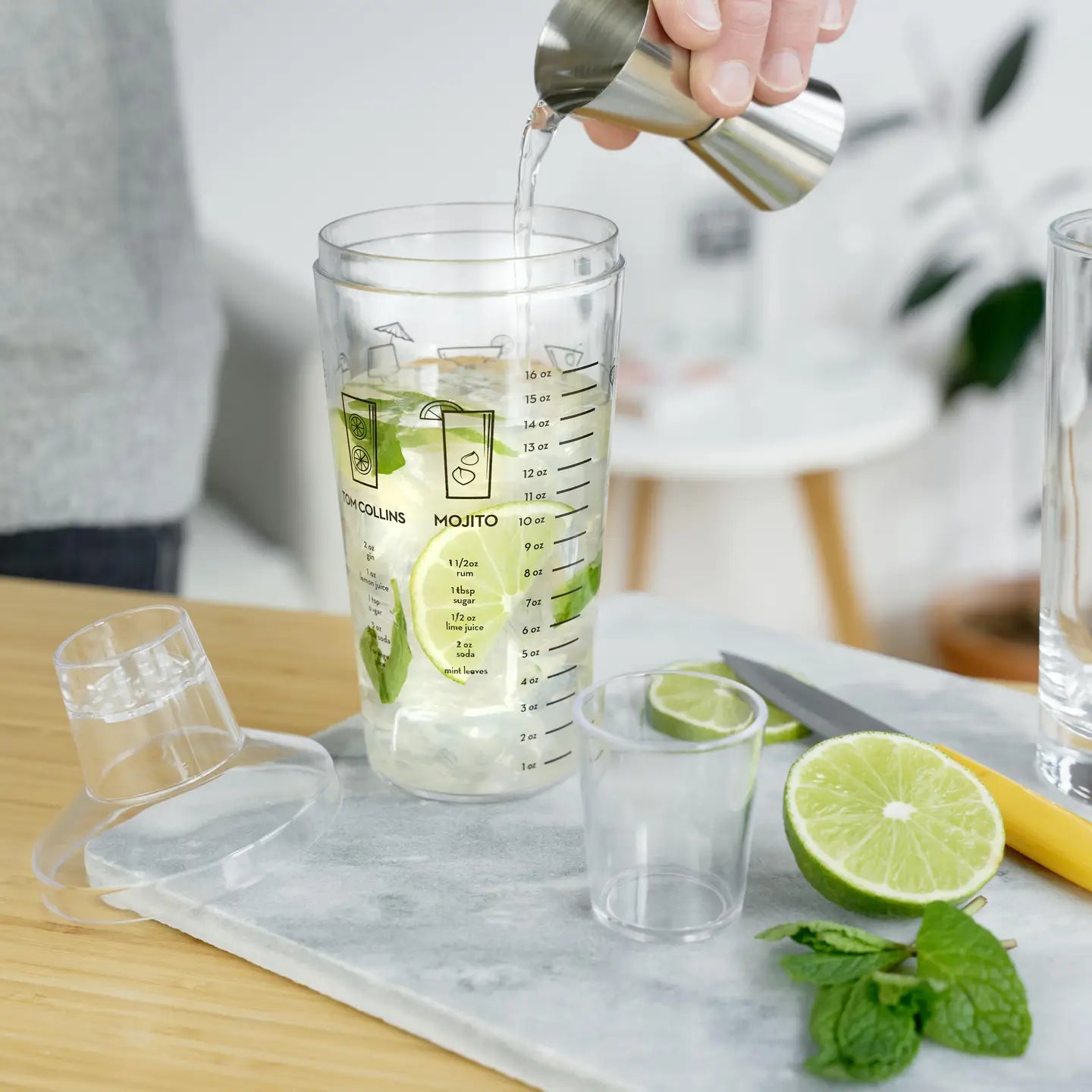 Maraca™ Plastic Shaker w/ 7-Printed Cocktail Recipes - 16 oz
