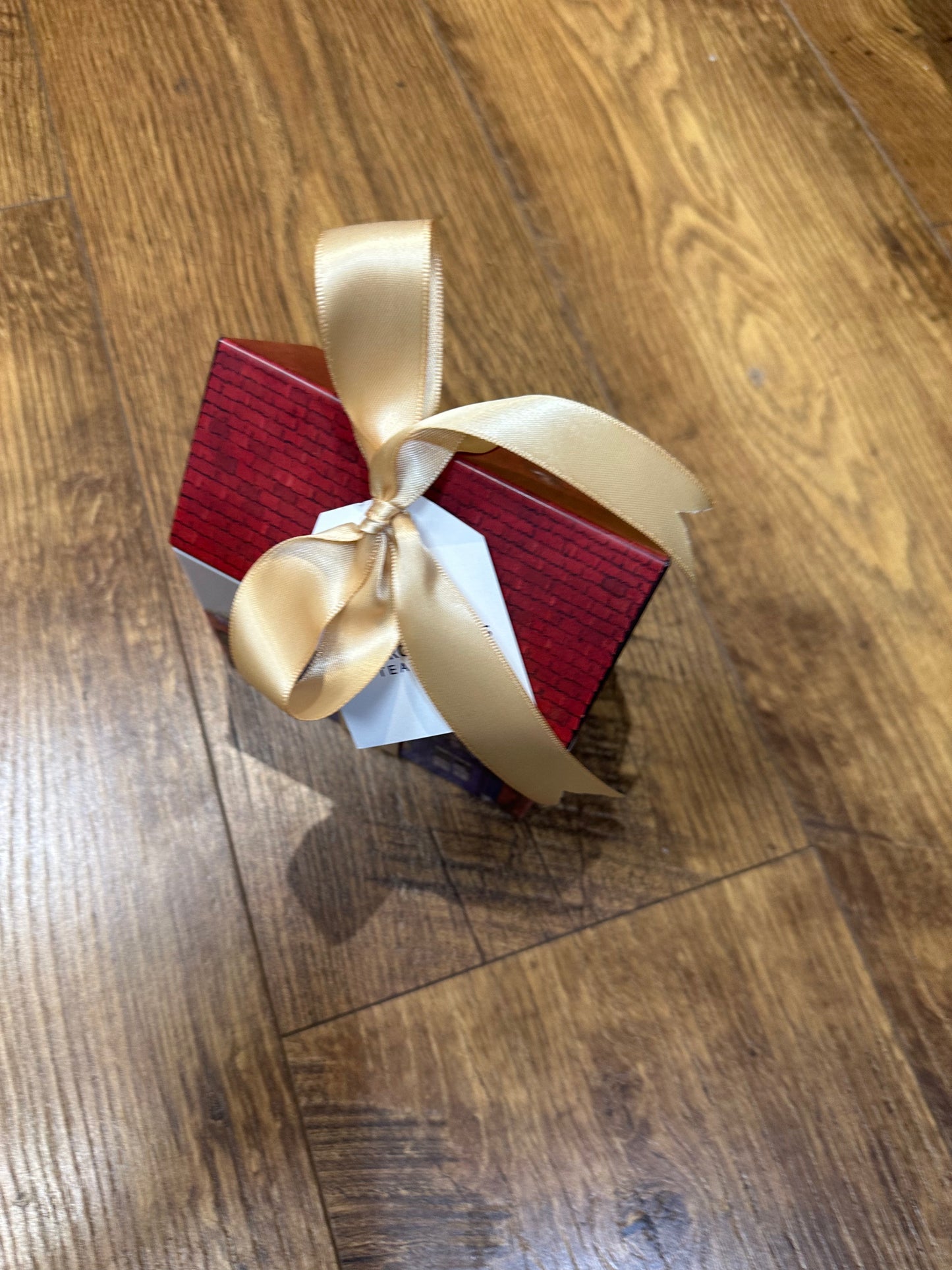 Small House Assorted Tea Tin with 16 Teas with BOW