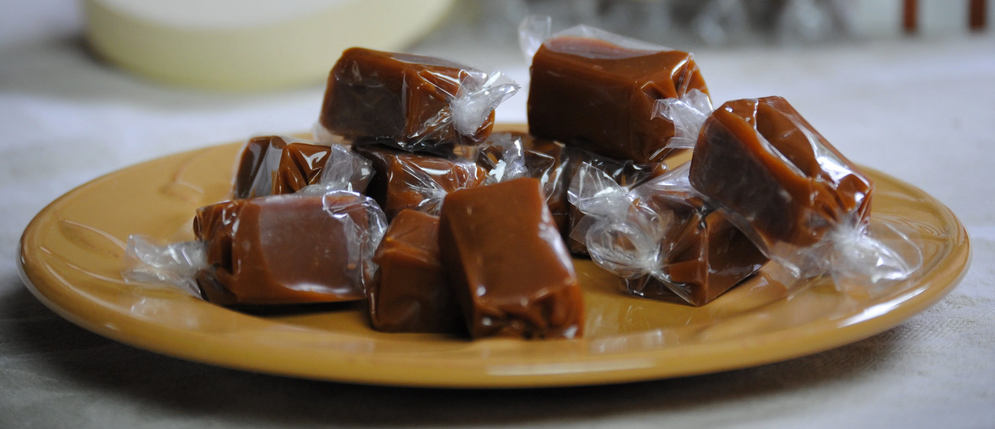 Small House Candy Tin with 10 Caramels and BOW