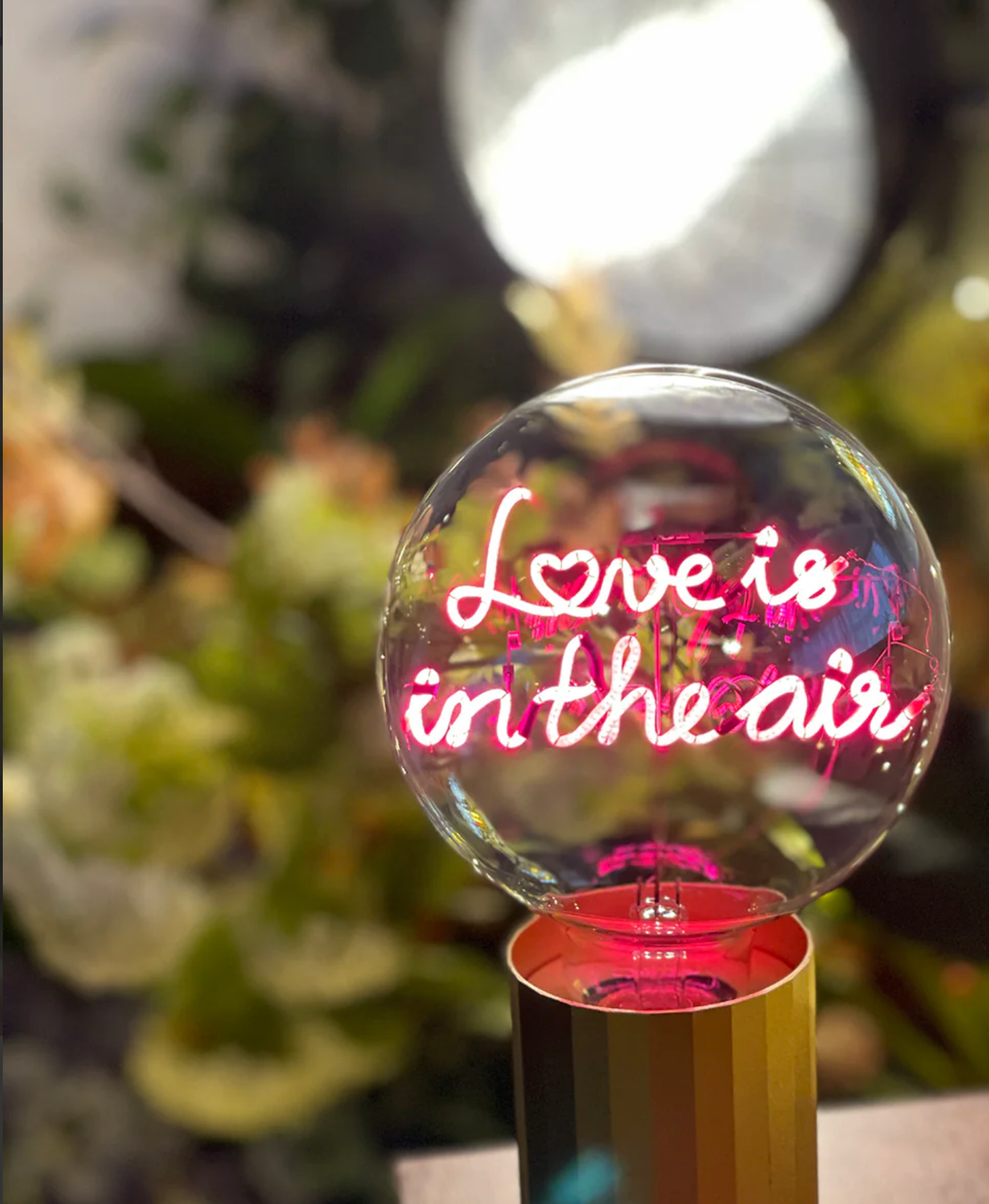 Bulb LOVE IS IN THE AIR Red with base