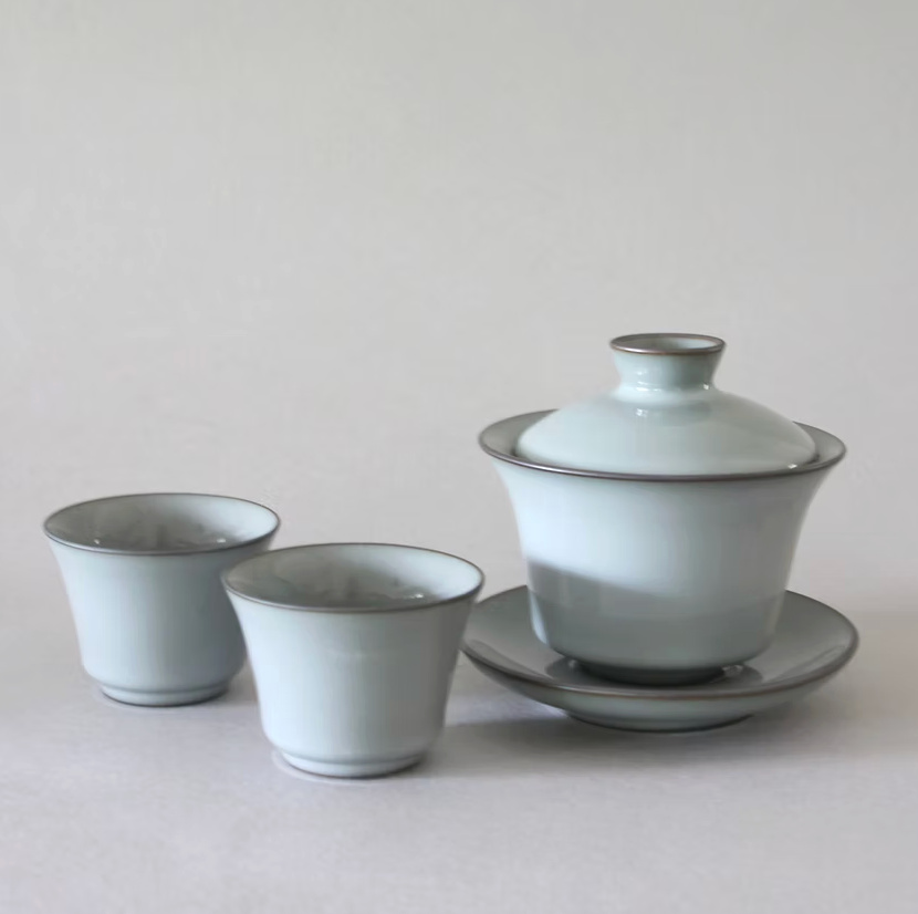 Grey Gaiwan, 2 Cups and Saucer