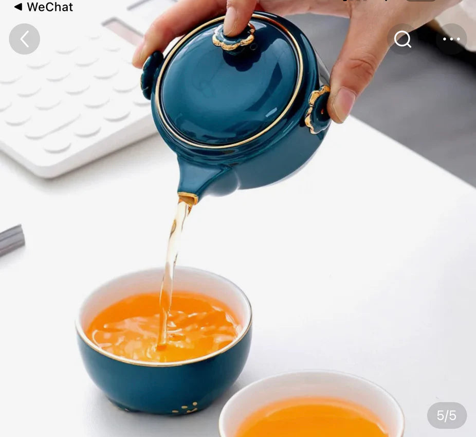 Kitty tea set with a travel case. WHITE