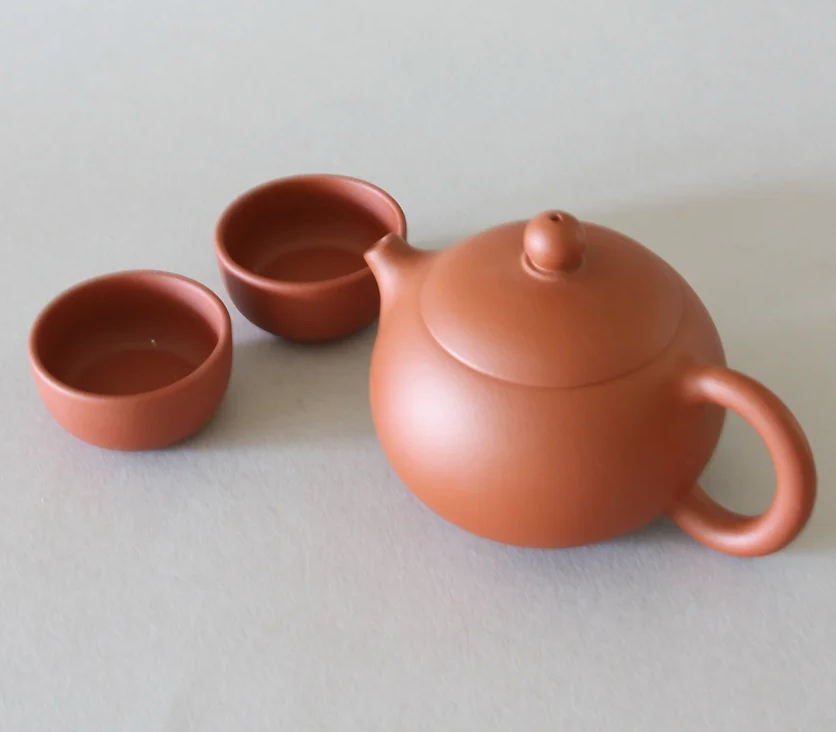 Yixing Round Red Tea Pot & 2 Cups (M)