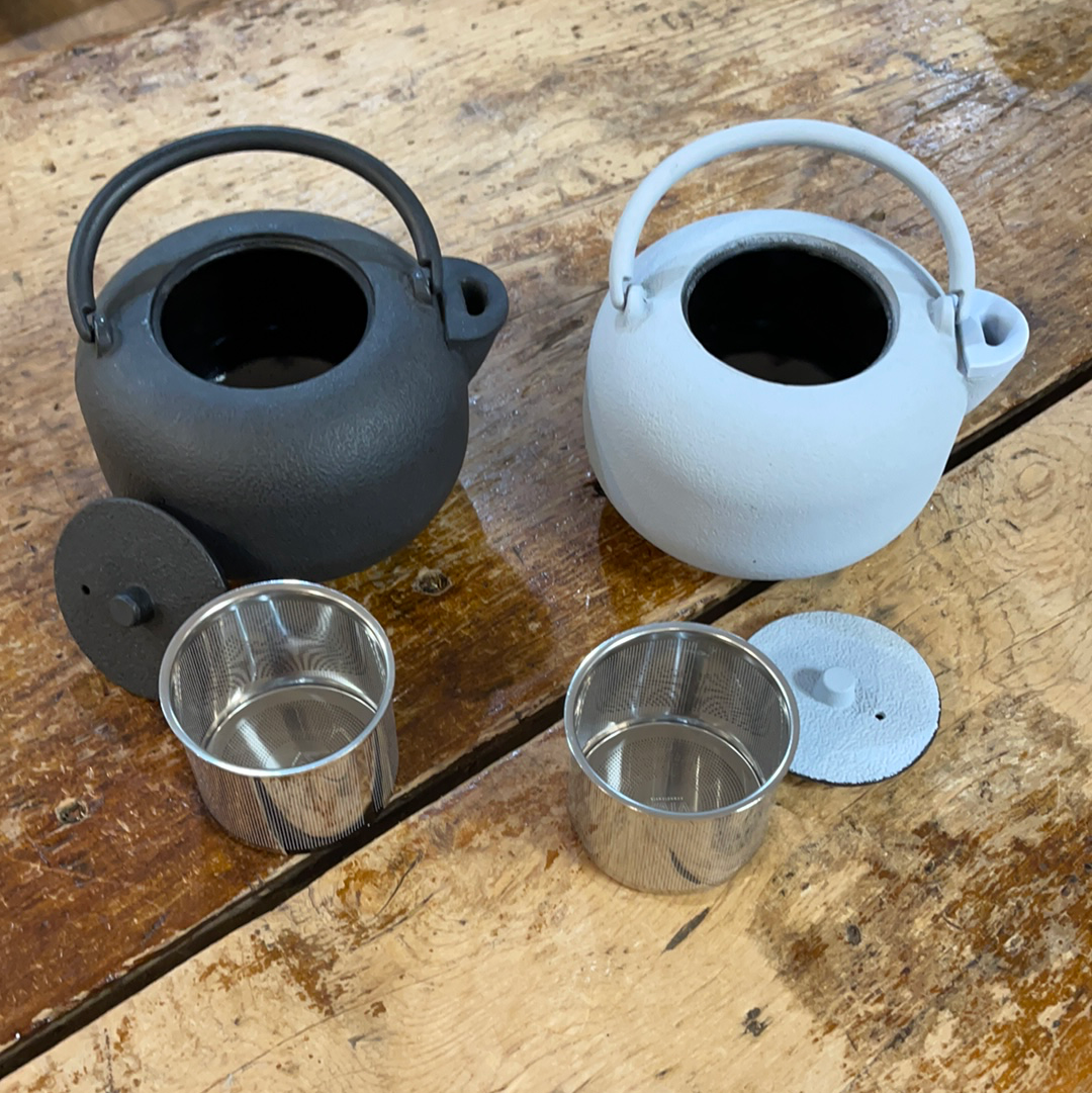 Cast Iron Teapot with Strainer - Saga
