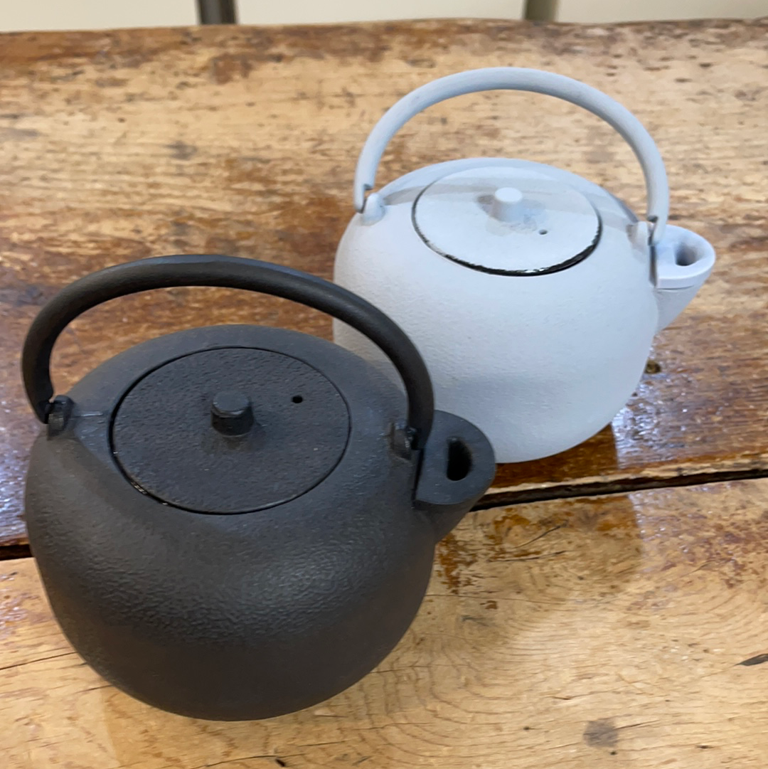 Cast Iron Teapot with Strainer - Saga