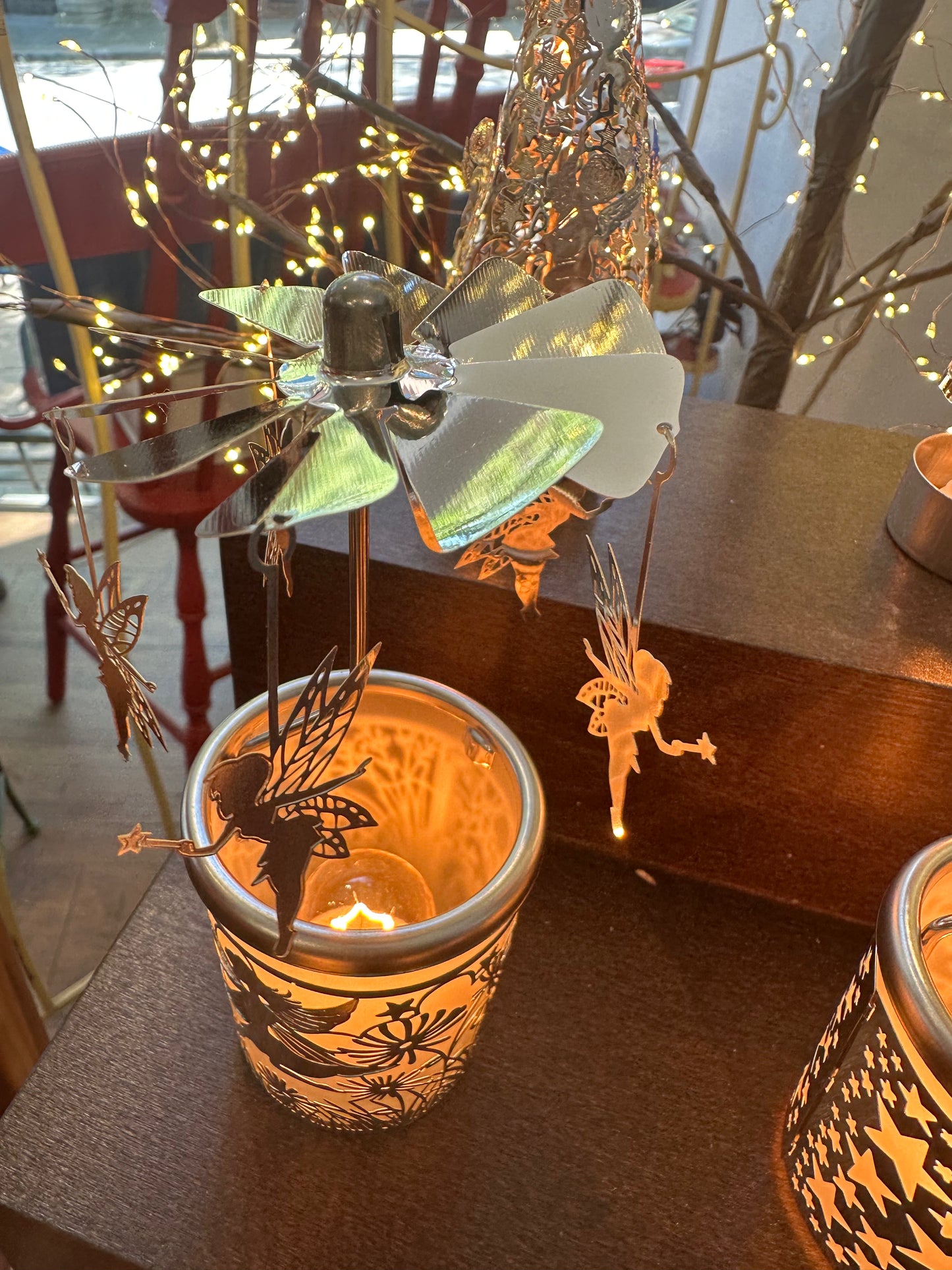 Carousel Pyramid with Glass
