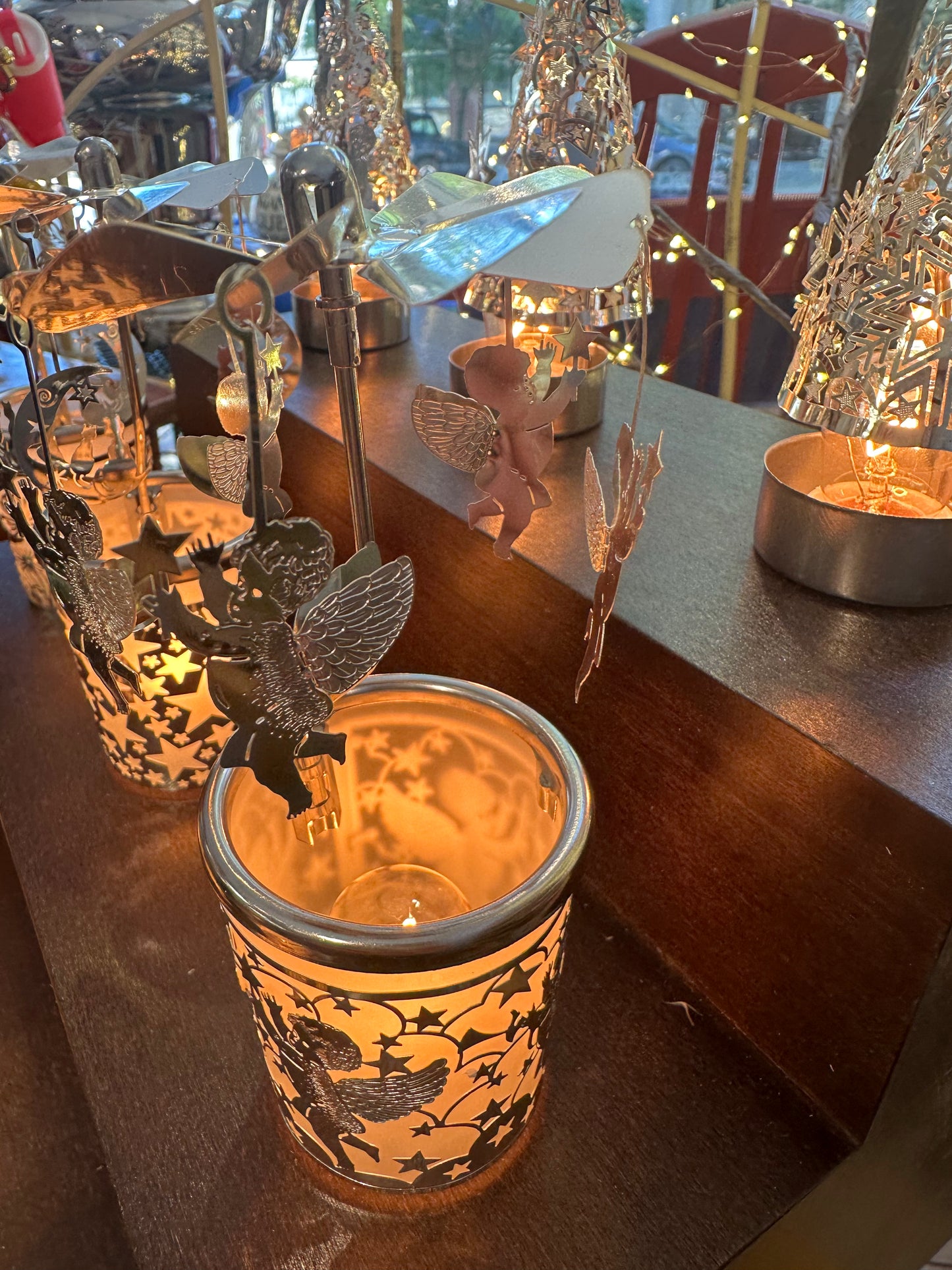 Carousel Pyramid with Glass