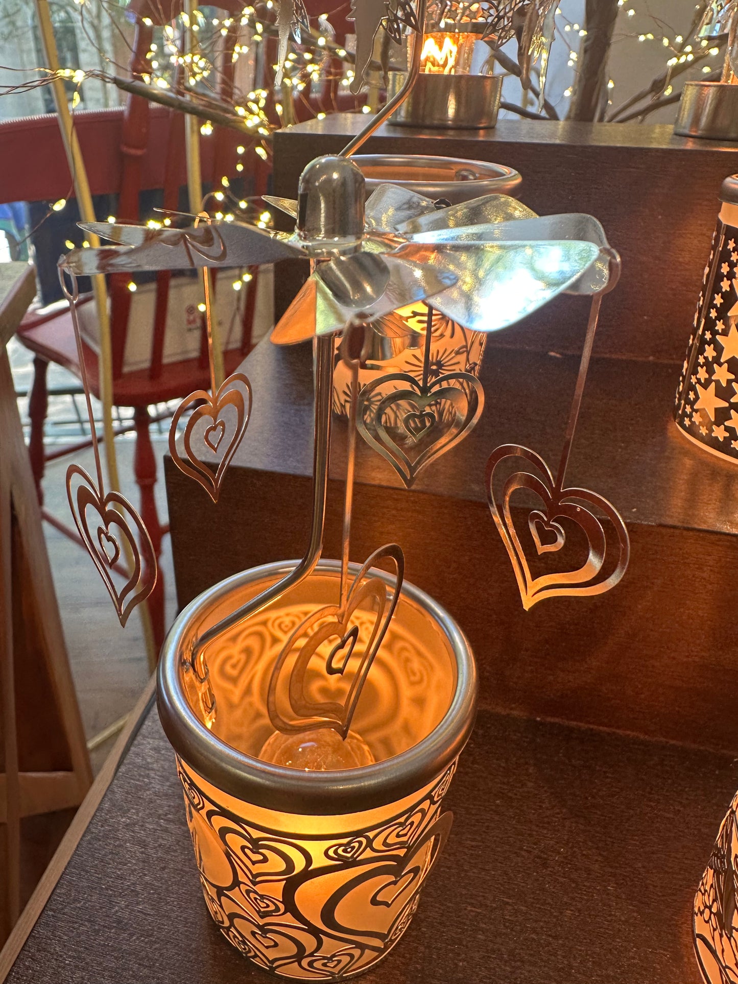 Carousel Pyramid with Glass