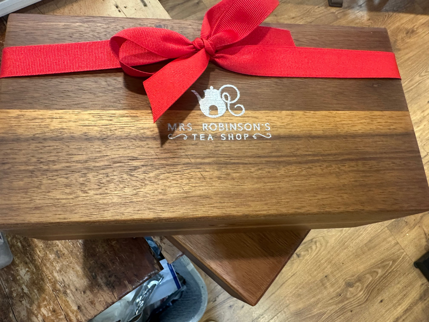 Gift Box Assortment - Large Tea Box 40 Teas "Mrs Robinson Logo"