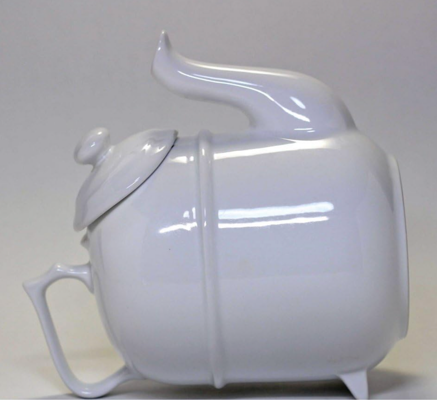 Tilting Teapot white porcelain Ronnefeldt