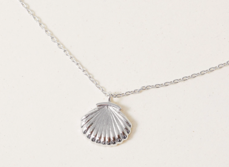 Story SHELL-er necklace