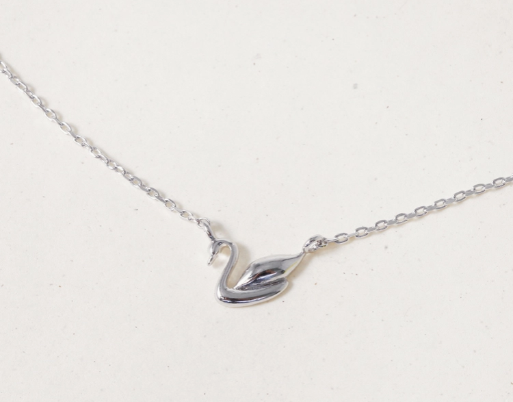 Swan-derland Necklace