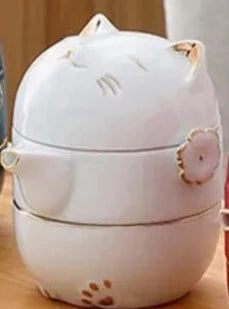 Kitty tea set with a travel case. WHITE