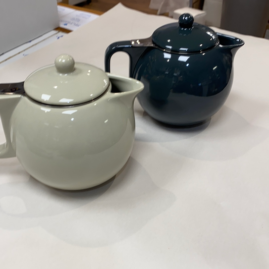 Jaimi™ Porcelain Teapot Large with strainer 1.2 Liter / 40 oz