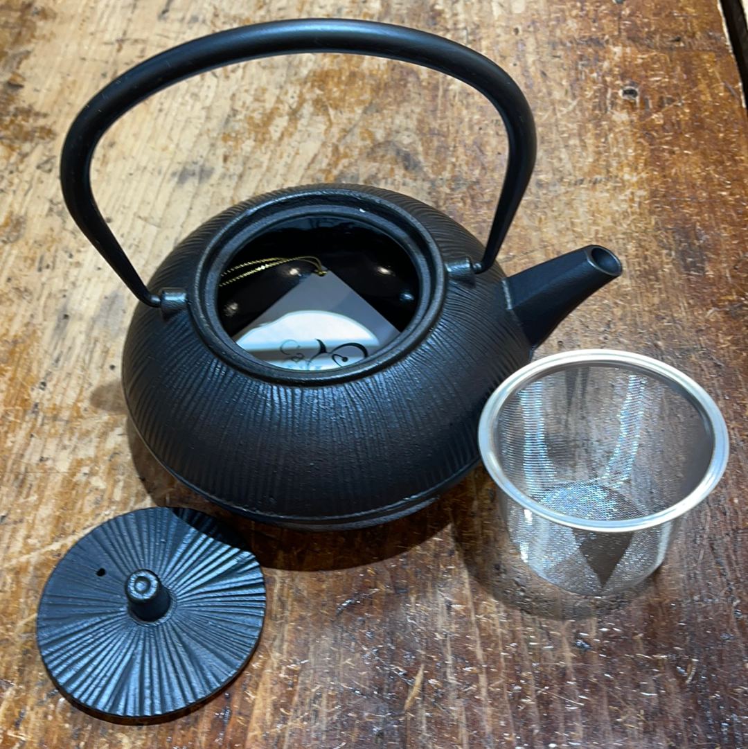 Cast Iron Teapot line pattern