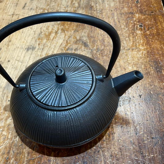 Cast Iron Teapot line pattern