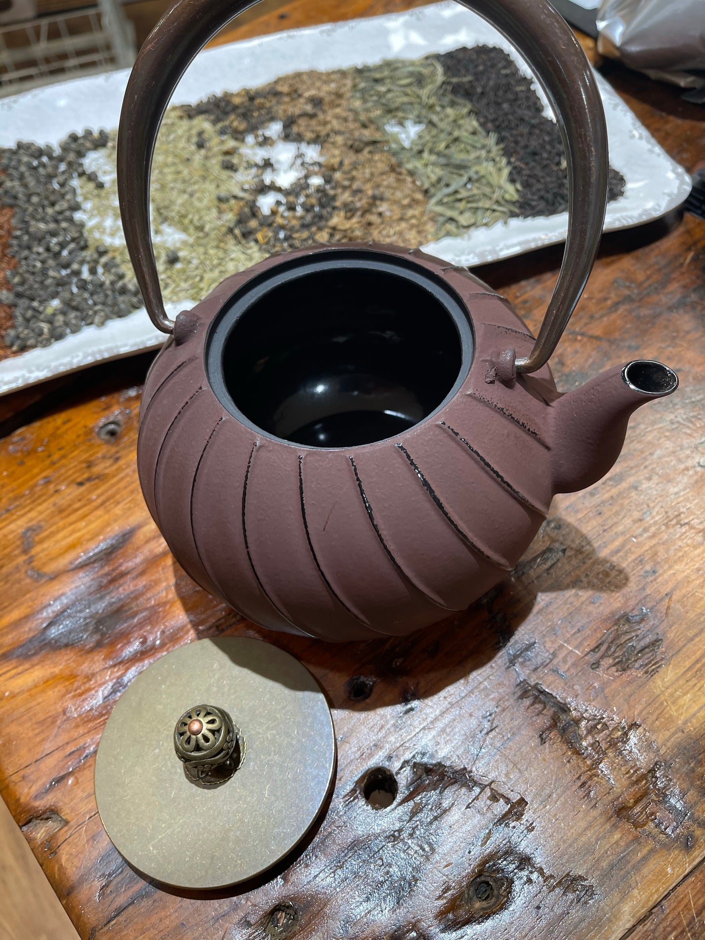 Cast Iron Tea Pot - Copper Handle, Line Pattern